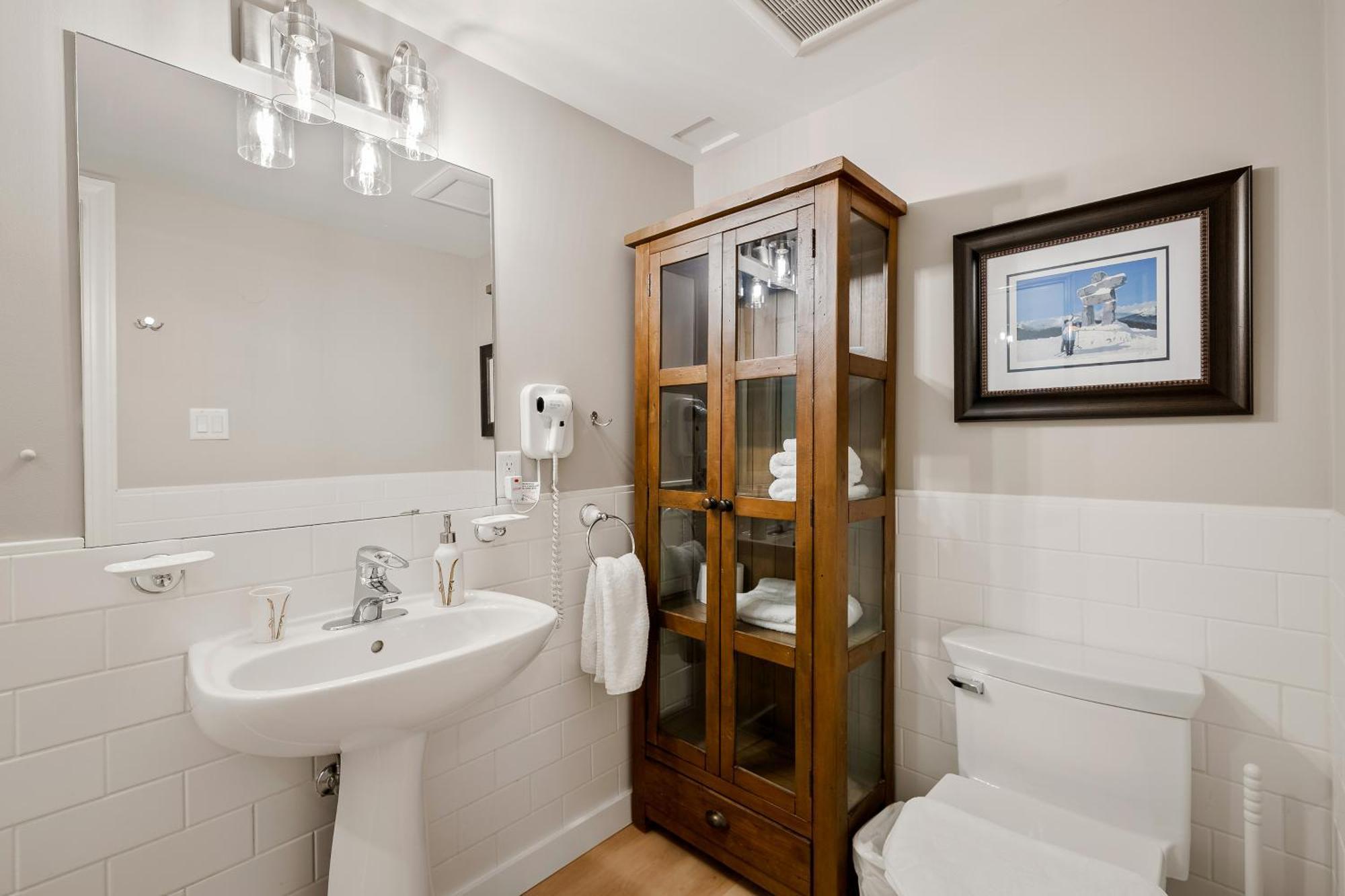 The Crest, Spacious, Condo, Free Parking Apartment Whistler